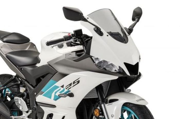 penampakan Yamaha R25 dengan warna putih baru yang memberikan kesan mewah