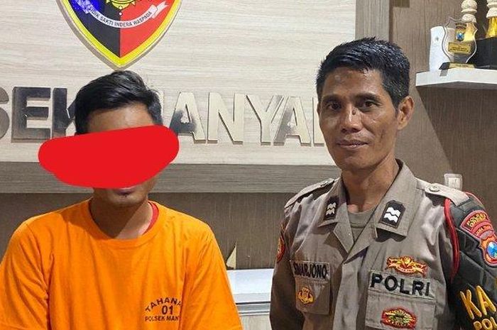 Muhammad Nasrul Umam (berbaju tahanan oranye) yang diamankan Polisi karena menggadaikan Honda Supra X125D temannya