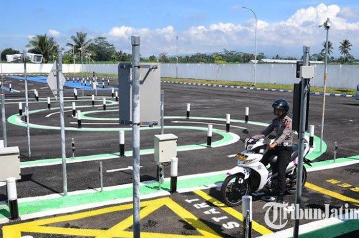 Penampakan lapangan ujian praktik SIM di Satpas Prototipe Polres Malang di dusun Tegaron, Panggungrejo, Kepanjen, kabupaten Malang