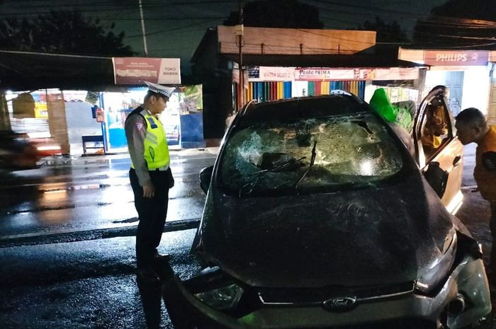 Ford EcoSport yang diamuk massa karena salah sangka di Margonda, Depok, Jawa Barat