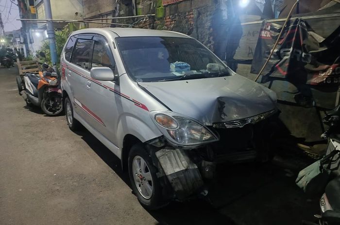 Toyota Avanza milik Jabat (49) juragan kontrakan di Jl Haji Ten, Rawamangun, Pulogadung, Jakarta Timur yang nyaris diembat maling