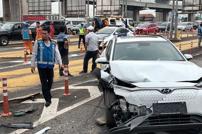 Hyundai Kona EV alami kecelakaan di Gerbang Tol