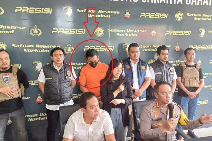 Dalam lingkaran merah, sopir taksi online Grab yang memeras penumpang Rp 100 juta di tol Kembangan arah Tangerang