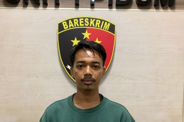Pemuda inisial BT (28) tersangka pembobolan brankas SPBU 54.1124 desa Suci, Manyar, Gresik, Jawa Timur