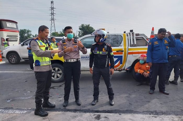 kecelakaan maut di KM 58 jalan Tol Jakarta-Cikampek terungkap bernopol B-1635-BKT