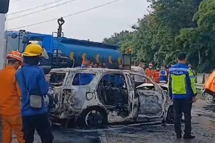 Pihak kepolisian memberikan update terkait kecelakaan maut di jalan tol Japek KM 58 yang terjadi pagi tadi, lakukan ini setelah evakuasi rampung.