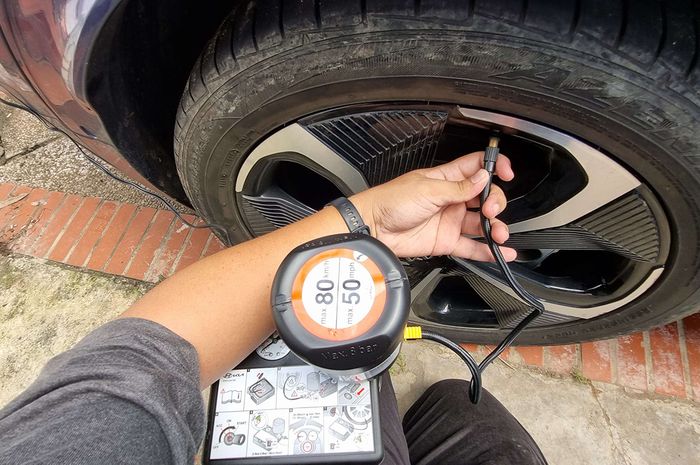 Ilustrasi menggunakan Tire Mobility Kit pada Kia EV6 GT-Line.