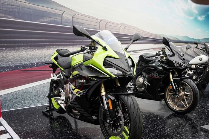 penampakan motor sport China Zongshen RC 700. spek mesin 4-silindernya bisa tantang Kawasaki ZX-6R