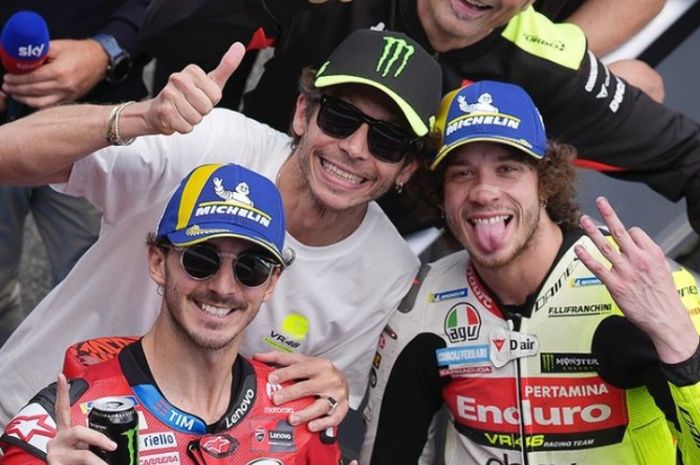 Momen kocak Pecco Bagnaia dan Valentino Rossi usai MotoGP Spanyol 2024