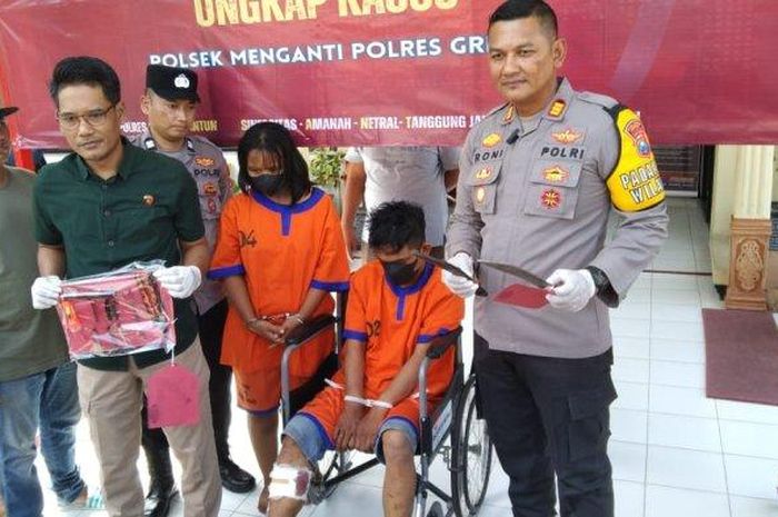 Konferensi pers penangkapan pelaku maling speedometer mobil di Gresik Jawa Timur oleh Polsek Menganti