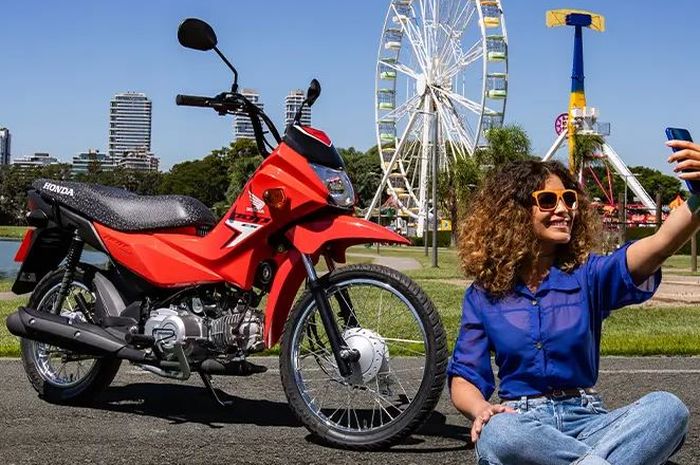 penampakan Honda Pop 110i ES 2024, motor bebek yang tampilannya mirip naked bike