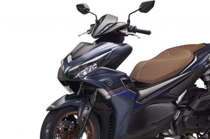 penampakan kembaran Yamaha Aerox di Malaysia yang baru saja mendapatkan update warna baru bernuansa premium