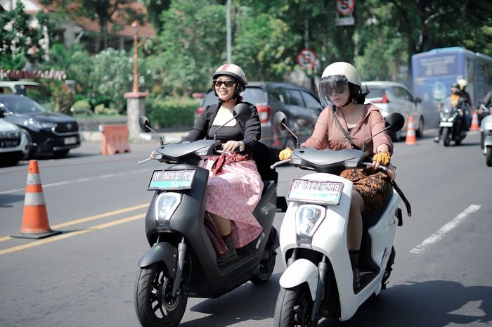 Keseruan bikers wanita di Semarang jajal motor listrik Honda EM1 e: berkeliling kota