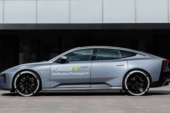 Polestar 5 prototipe ini memiliki baterai yang bisa dicas 10-80% dalam waktu 10 menit.