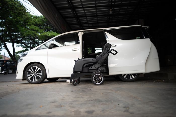 Wheel cab elektrik bisa dipasang untuk Toyota Alphard plus bisa jadi kursi roda