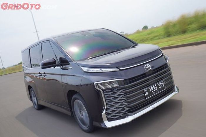 harga mobil baru Toyota Voxy per Mei 2024