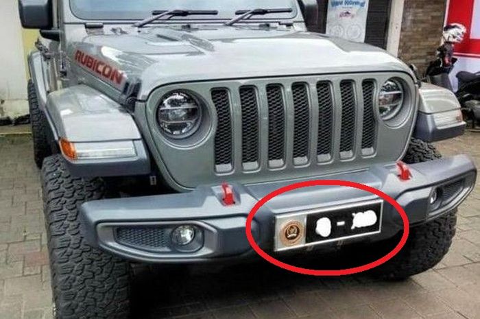 Jeep Wrangler Rubicon berpelat dinas khusus DPR