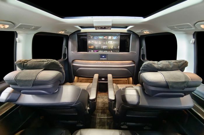 Kabin Mercedes-Benz V250 RSE Lombardi dipenuhi dengan entertaintment