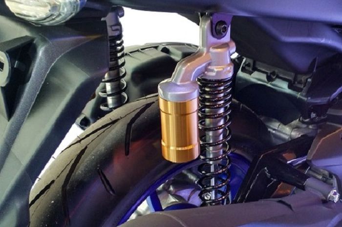 Sokbreker belakang Yamaha Aerox 155 bocor masih bisa diservis, berikut biayanya 
