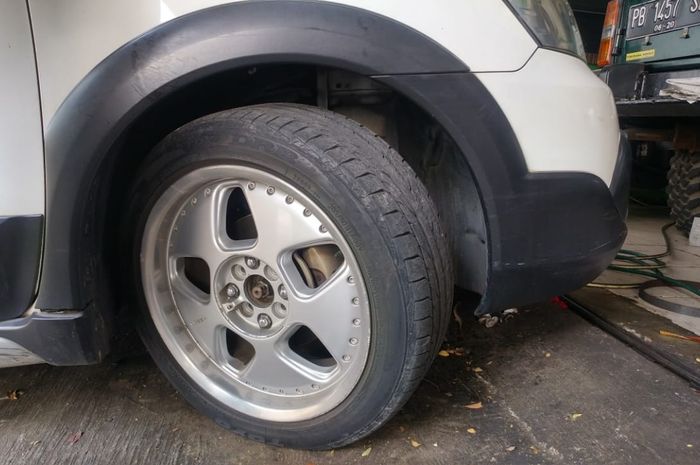 Saat parkir posisi roda jangan berbelok (foto ilustrasi)