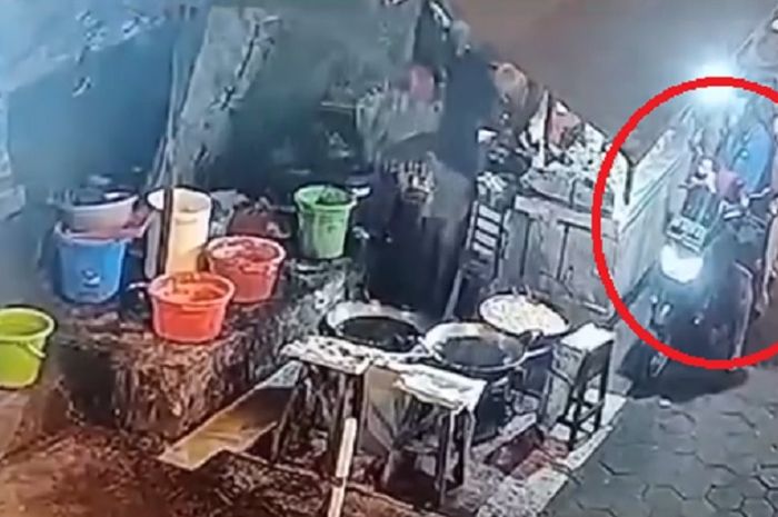 Detik-detik sebelum balita bejek gas Yamaha NMAX hingga menyambar minyak panas
