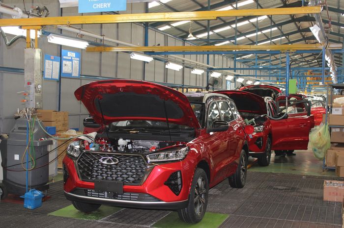 Ilustrasi perakitan mobil Chery yang dirakit oleh PT Handal Indonesia Motor (HIM).
