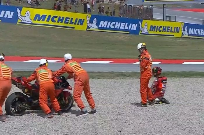 Pecco Bagnaia enggak ngaku, Aleix Espargaro ungkap kesalahan yang bikin crash saat memimpin sprint MotoGP Catalunya 2024
