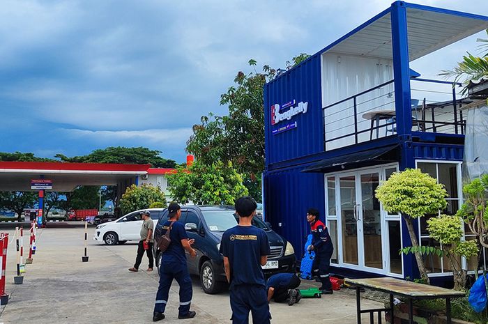 Bengkelly menghadirkan layanan perbaikan dan pemeriksaan kendaraan di rest area.