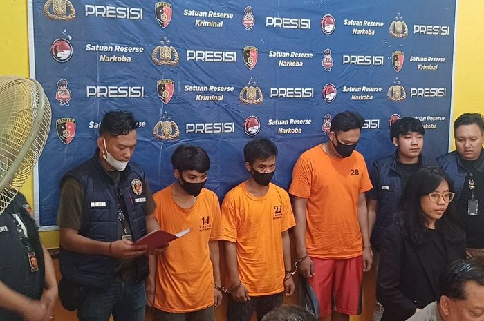 Sindikat curanmor yang kerap beraksi di kawasan Palmerah, Jakarta Barat tertunduk dibekuk Satreskrim Polsek Palmerah