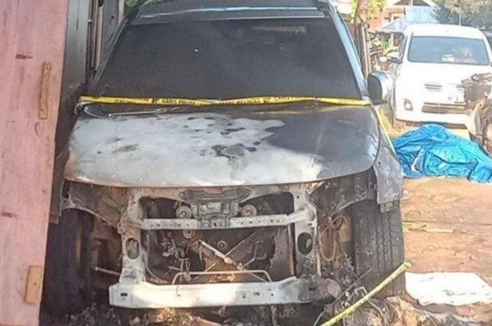 Suzuki Grand Vitara warga Desa Bangkali, Watopute, Muna, Sulawesi Tenggara dibakar orang tak dikenal hingga sisa kerangka