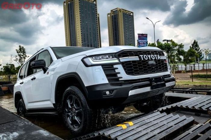 Harga Toyota Land Cruiser 300 di bulan Juni 2024