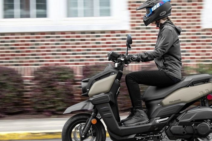 penampakan Yamaha Zuma 125, skutik adventure berpelek 12 inci mirip Honda BeAT Street