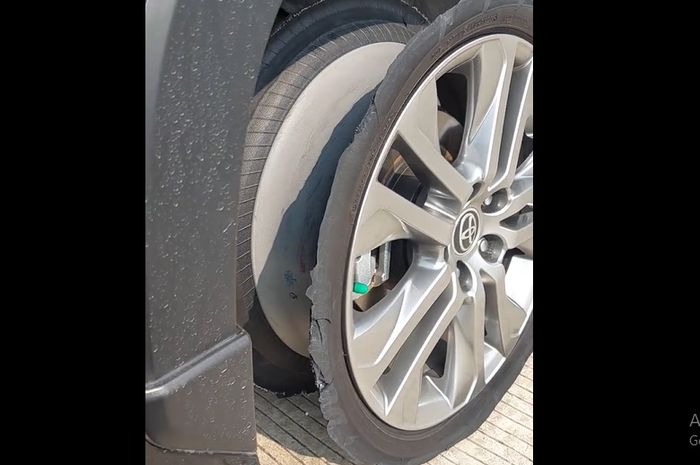 Ban Kijang Innova Zenix pecah dan sobek di jalan tol