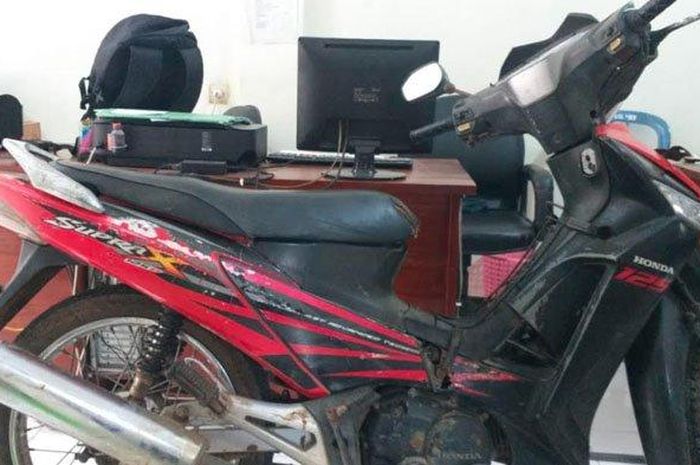 Honda Supra X 125 milik jamaah salat magrib yang sempat hilang di musala desa Kebunrejo, Kalibaru, Banyuwangi