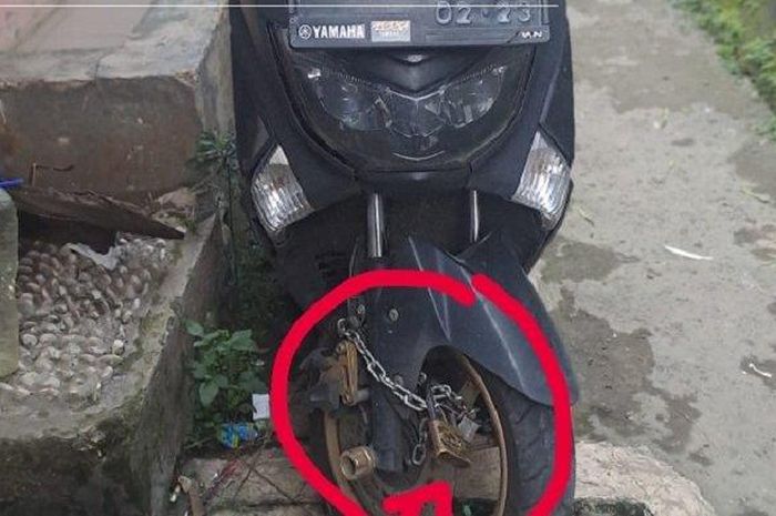 Yamaha NMAX dirantai warga Kedung Halang, Bogor Utara, kota Bogor karena pemiliknya kabur ketahuan curi tabung gas LPG