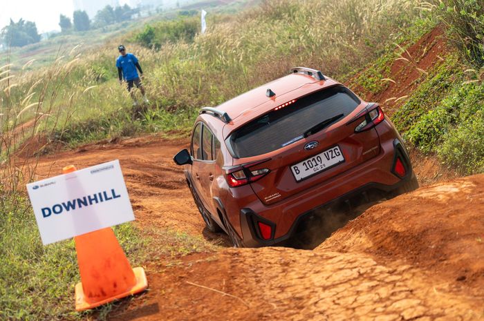 Membuktikan efektivitas fitur X-MODE langsung di medan off-road