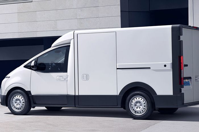 Hyundai ST1 hadir dalam versi boks cargo biasa atau refrigerated.