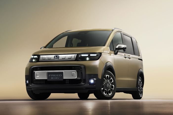 Honda Freed e:HEV Crosstar