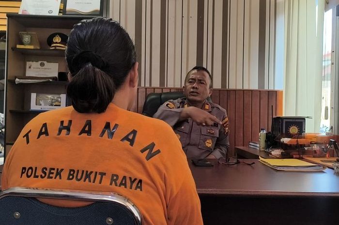 Wanita usia 42 tahun yang menggasak motor dan duit Rp 350 ribu dari teman kencannya