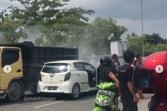 Toyota Agya yang dibajak orang dalam gangguan jiwa (ODGJ) di Pekanbaru Riau