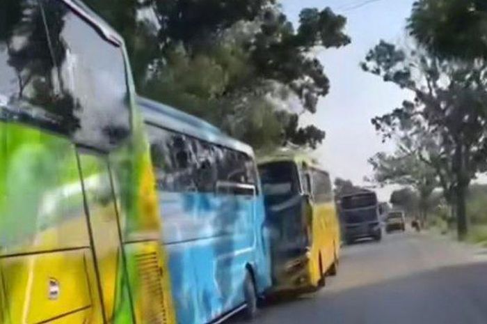 Kecelakaan rombongan bus study tour di Demak. Netizen singgung mobil polisi