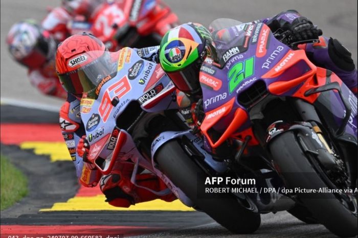 Momen Marc Marquez (Gresini) hampir ditubruk Franco Morbidelli (Prima Pramac) pada balapan MotoGP Jerman 2024 di Sachsenring, Saxony, Jerman, Minggu (7/7/2024)