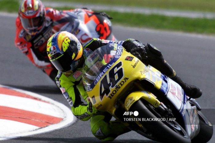 Valentino Rossi meraih kemenangan pertamanya di kelas utama balap motor Grand Prix pada 9 Juli 2000 di GP Inggris.