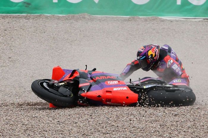 Jorge Martin jatuh saat memimpin jauh di sesi race utama MotoGP Jerman 2024