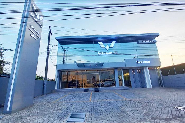 Dealer Jatibarang dengan visual terbaru dari Wuling yakni Wuling Silver Logo.