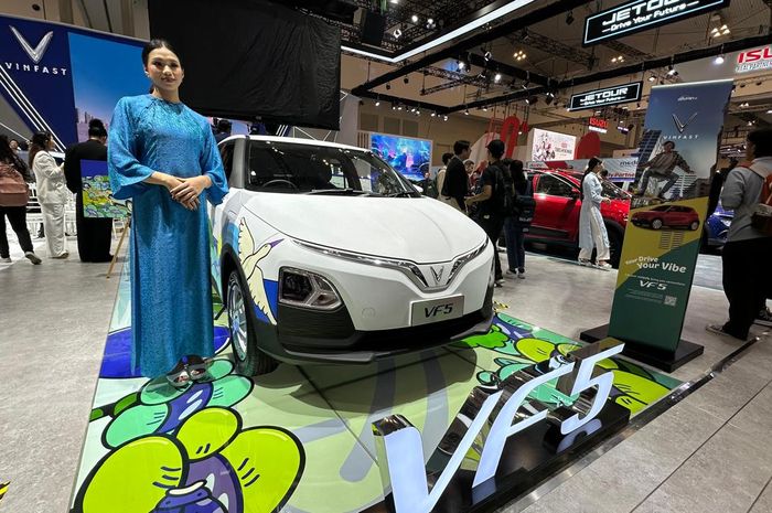 Rincian harga untuk VinFast VF 5 dijual seharga Rp 218.250.000, sepanjang gelaran GIIAS 2024. Serta harga VF e34 dilego Rp 273.000.000, selama GIIAS berlangsung