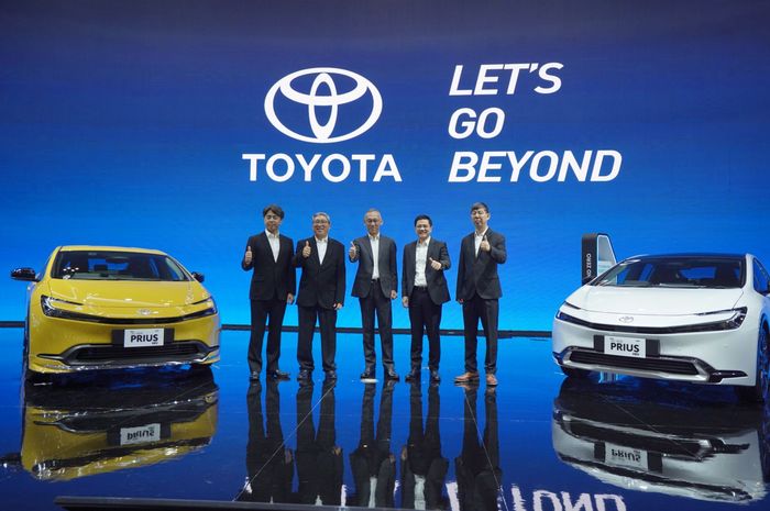 Peluncuran Toyota Prius Hybrid di Booth Toyota GIIAS 2024