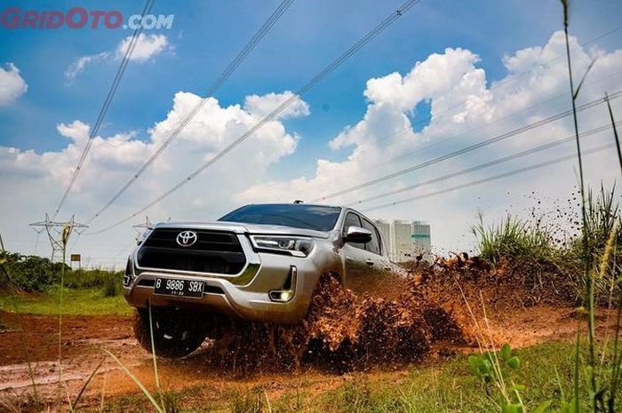 harga mobil baru Toyota Hilux Double Cabin per Juli 2024