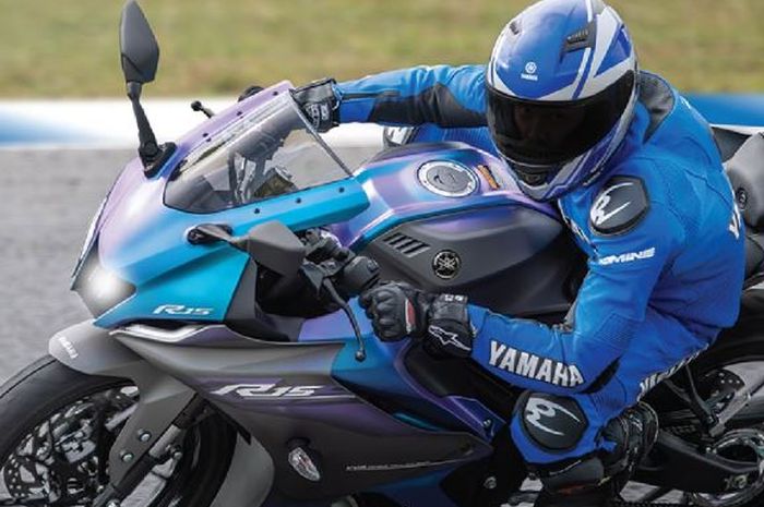 penampakan Yamaha R15 model 2024 di Thailand, tampil dengan warna lembayung