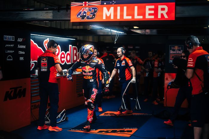 Kru KTM dan Aprilia dibilang kerja terlalu berat